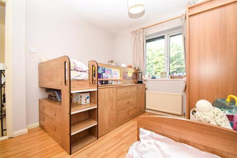 66 Fallowfield, Yateley, GU46 6LW