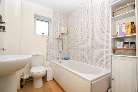 66 Fallowfield, Yateley, GU46 6LW