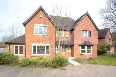 5 bedroom detached house to rent, Kilnside, Goughs Lane, Bracknell, RG12