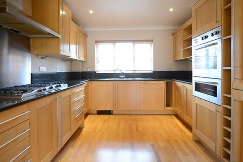 5 bedroom detached house to rent, Kilnside, Goughs Lane, Bracknell, RG12