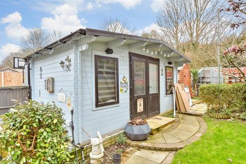4 bedroom semi-detached house for sale, Vale Drive, Chatham ME5