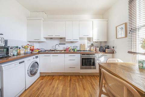 3 bedroom flat for sale, Wymond Street, Putney