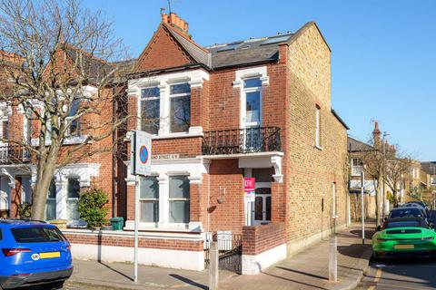 3 bedroom flat for sale, Wymond Street, Putney