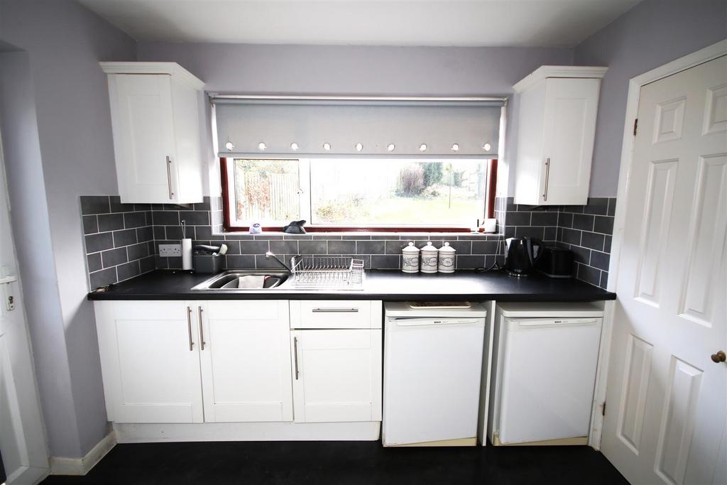 Kitchen b.JPG