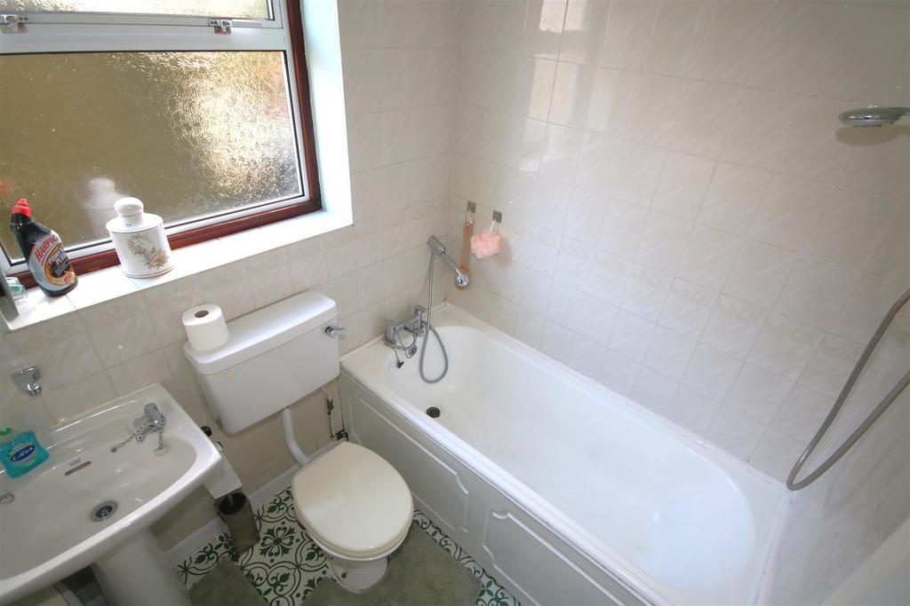 Bathroom a.JPG