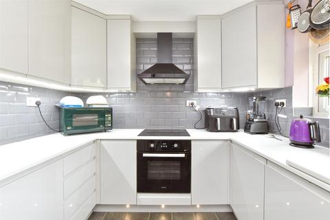 Flat 5, Oak House Oakfield Drive, Reigate, RH2 9NY
