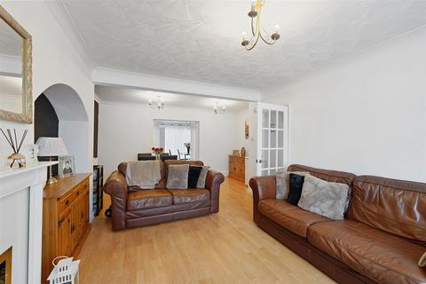 4 bedroom end of terrace house for sale, Greenfield Road, Dagenham, Essex