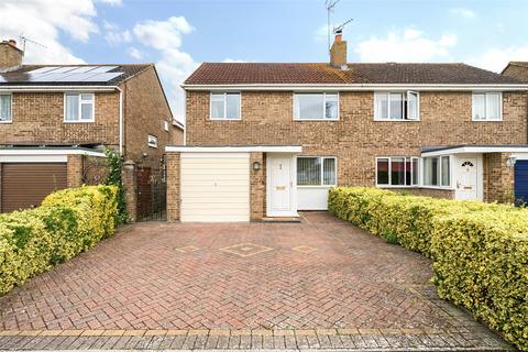 3 bedroom semi-detached house to rent, Meadow Close, Oxford OX2