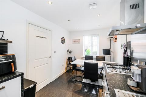 3 bedroom house for sale, Abbess Terrace, Loughton