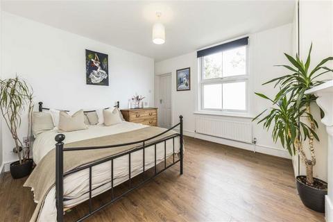 1 bedroom flat for sale, Stanley Road, Teddington TW11