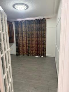 3 bedroom house to rent, Canterbury Avenue, Ilford IG1