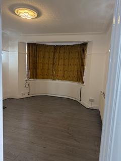 3 bedroom house to rent, Canterbury Avenue, Ilford IG1