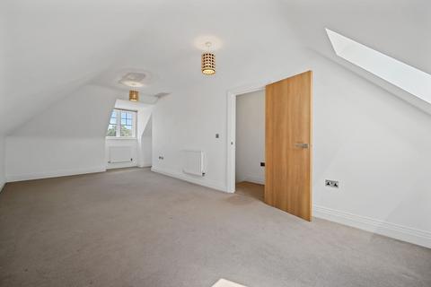 4 bedroom semi-detached house to rent, Brighton Road, Banstead, SM7