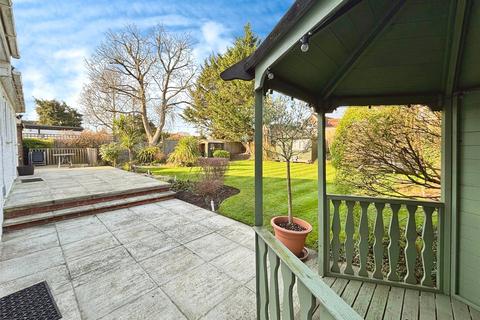 4 bedroom bungalow to rent, Weir Place, Surrey TW18