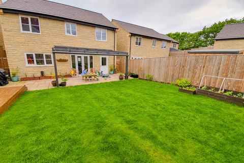 4 bedroom detached house for sale, Hawthorn Drive, Glossop SK13