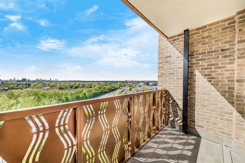 1 bedroom apartment to rent, at Fresh Wharf, 56 The Halcyon, 6 Drydock Square IG11