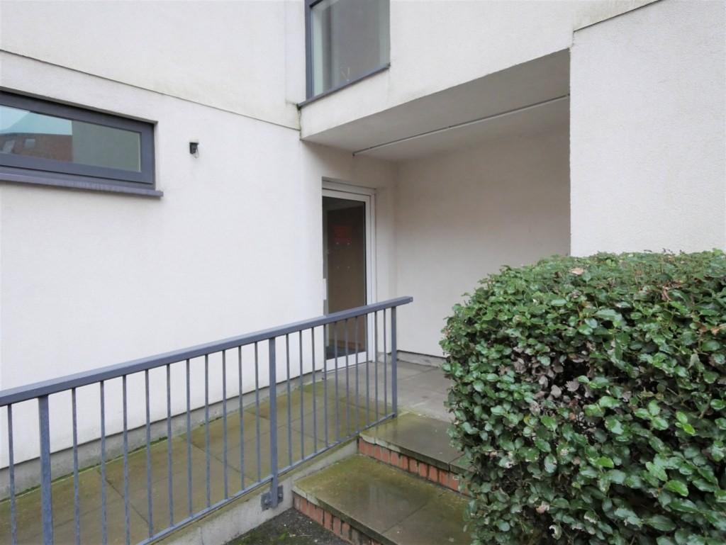 Personal entrance from car park
