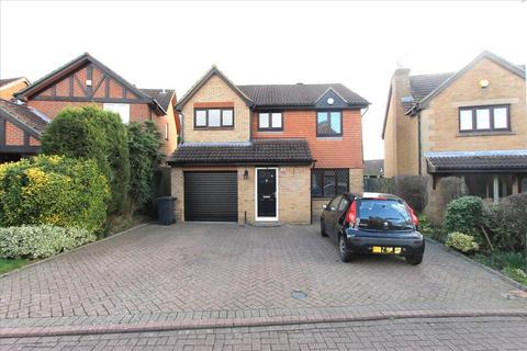 4 bedroom house to rent, Whitebeam Close, Waltham Cross, EN7