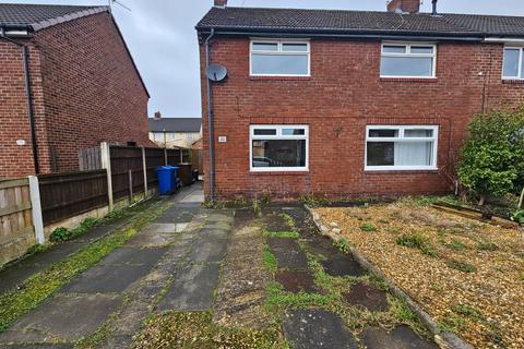 3 bedroom semi-detached house to rent, Oak Avenue, Golborne, Warrington