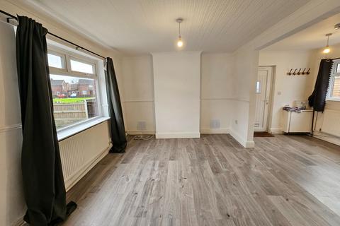 3 bedroom semi-detached house to rent, Oak Avenue, Golborne, Warrington