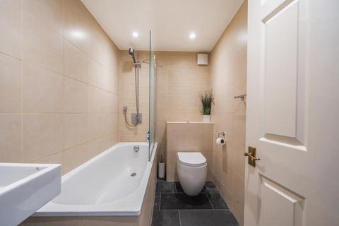 1 bedroom flat for sale, Hereford Road, Bayswater, London, W2