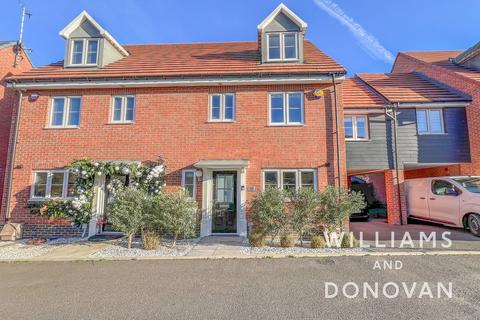 5 bedroom terraced house for sale, Pond Chase, Hockley