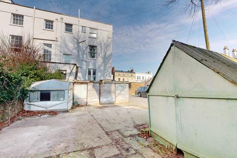 4 bedroom end of terrace house for sale, Ashford Road, Cheltenham