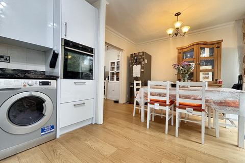 35 Deepfield Way, Coulsdon, CR5 2SZ