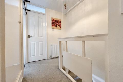 35 Deepfield Way, Coulsdon, CR5 2SZ