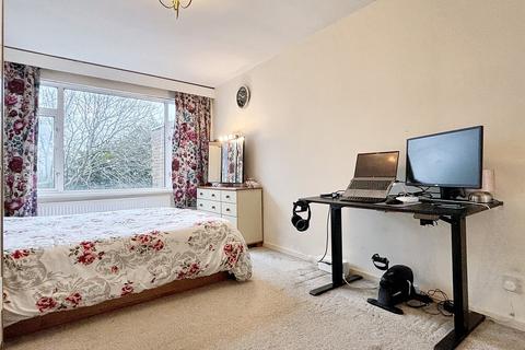 35 Deepfield Way, Coulsdon, CR5 2SZ
