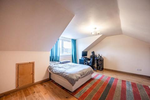 215 Bonkle Road, Newmains, Wishaw, ML2 9AA