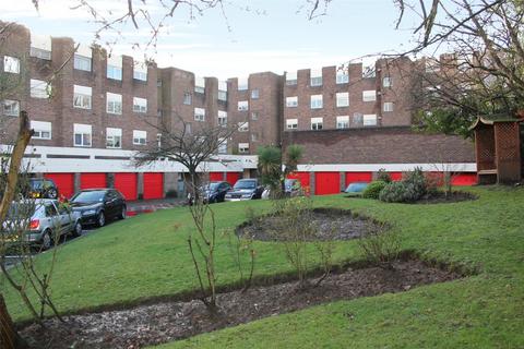 2 bedroom flat for sale, Fairview Avenue, Surrey GU22