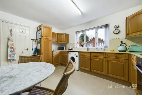 2a Applewood Close, Uttoxeter, ST14 7RN
