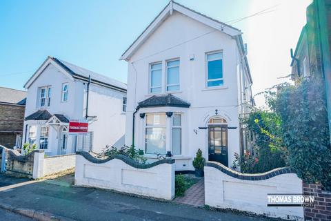 16 Derry Downs, St Mary Cray, Orpington, BR5 4DT