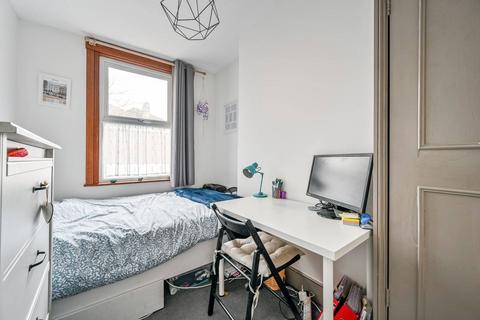 2 bedroom flat for sale, Sandmere Road, Clapham North, London, SW4