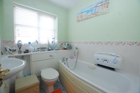 34 Wilkin Drive, Tiptree, Colchester, CO5 0QP