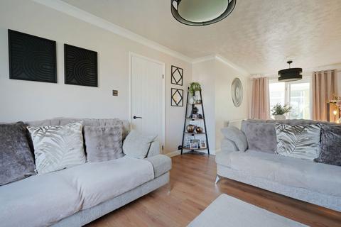 37 Willow Crescent, Chapeltown, Sheffield, S35 1QS