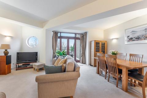 2 bedroom flat for sale, Waterloo Gardens, Milner Square, Islington, London