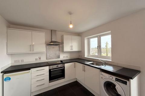 2 bedroom flat to rent, Coulsdon Road, Caterham