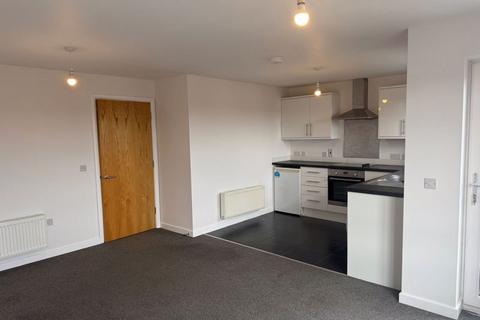 2 bedroom flat to rent, Coulsdon Road, Caterham