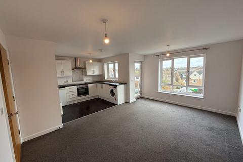 2 bedroom flat to rent, Coulsdon Road, Caterham