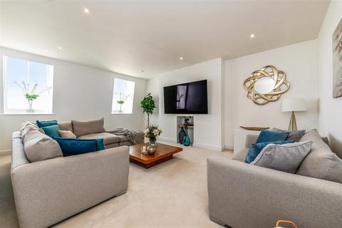 3 bedroom flat for sale, Heene Terrace, Worthing BN11