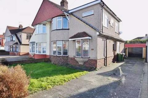 4 bedroom detached house to rent, Ashmore Grove, Welling DA16