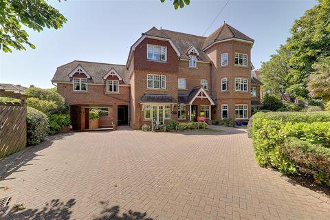 3 bedroom retirement property for sale, Grasmere Court, Wordsworth Road, Worthing BN11
