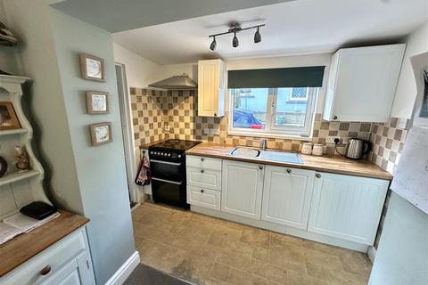 3 bedroom detached bungalow for sale, Rhydcymerau Road, Llanybydder