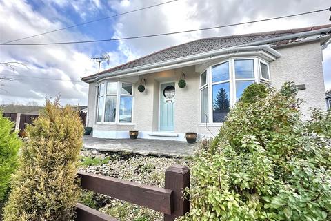 3 bedroom detached bungalow for sale, Rhydcymerau Road, Llanybydder