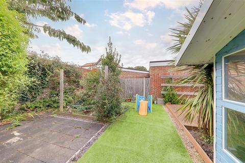 2 Chappell Croft, Worthing, BN11 4SF