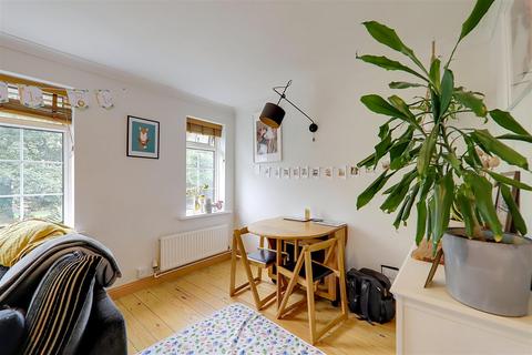 2 Chappell Croft, Worthing, BN11 4SF