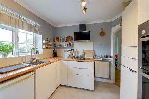 2 Chappell Croft, Worthing, BN11 4SF