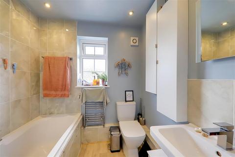 2 Chappell Croft, Worthing, BN11 4SF